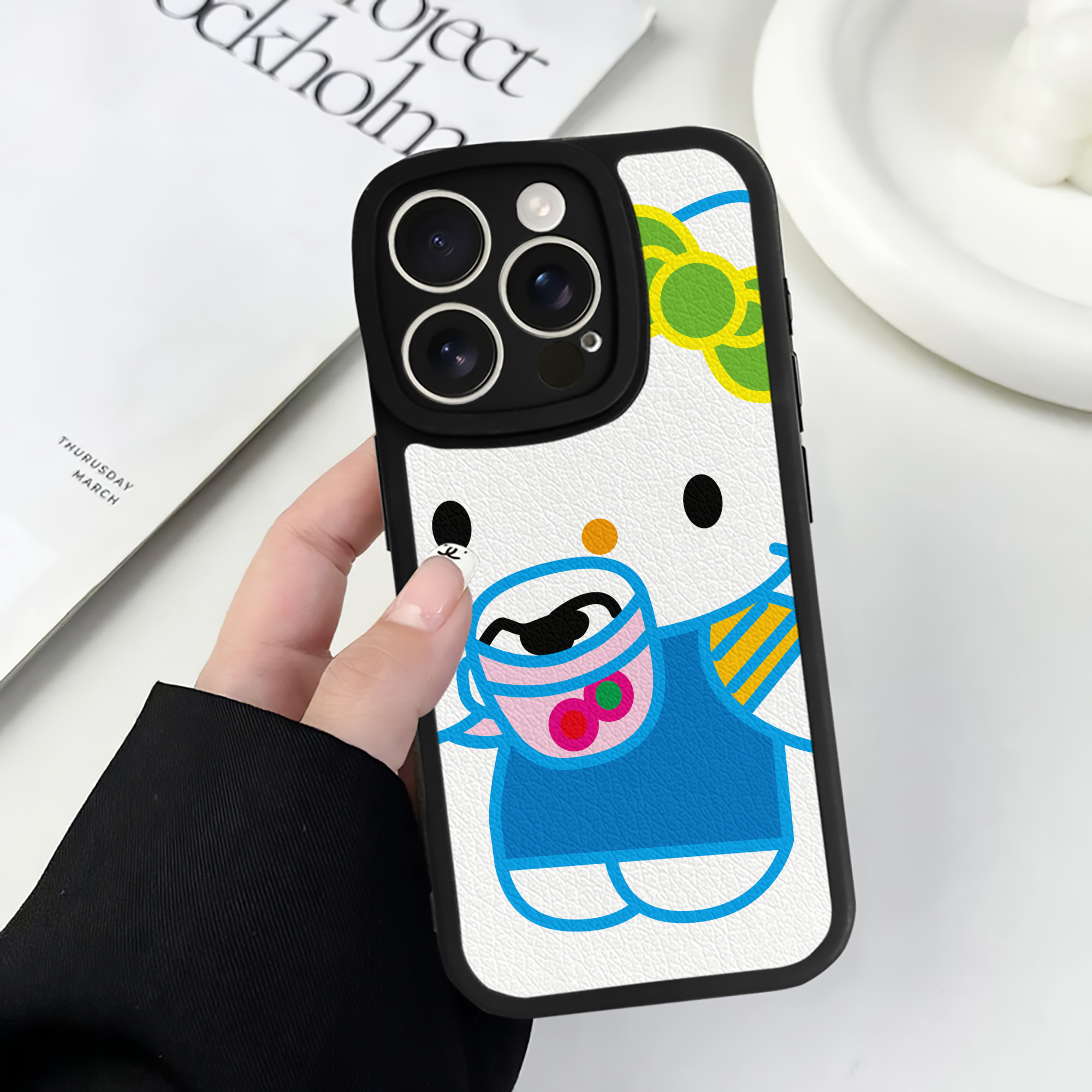 （画像用） Hello Kitty ハローキティ 【iPhone 16シリーズ対応】シリコンスマホケース（レザー調） 材質：シリコン